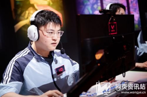 《无畏契约》首档真人秀开播？明星契约者集结，Amber单杀Uzi！